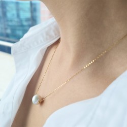 Κολιέ με Κ18 χρυσή αλυσίδα και λευκό μαργαριτάρι - F126645